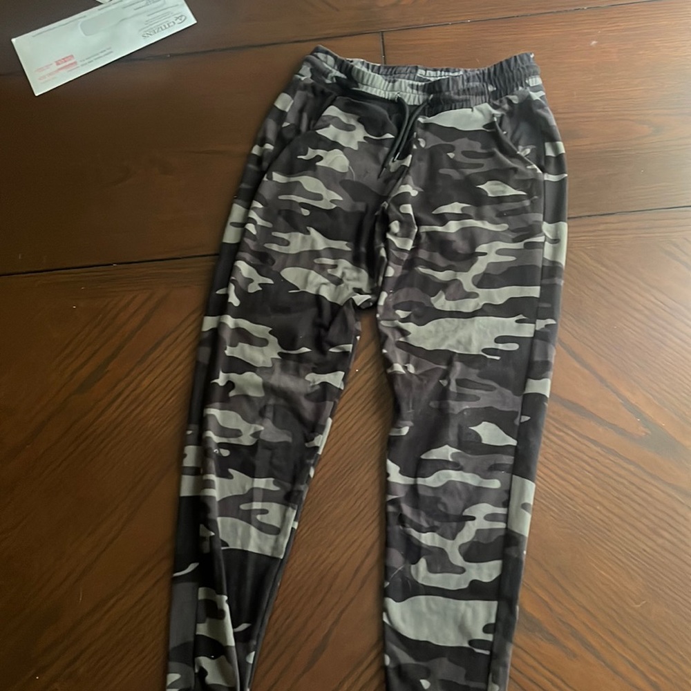 Child’s joggers/sweatpants